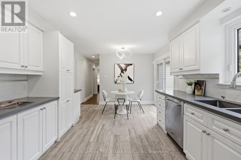 1924 BALSAM AVENUE, Mississauga (Clarkson), Ontario, L5J1L2