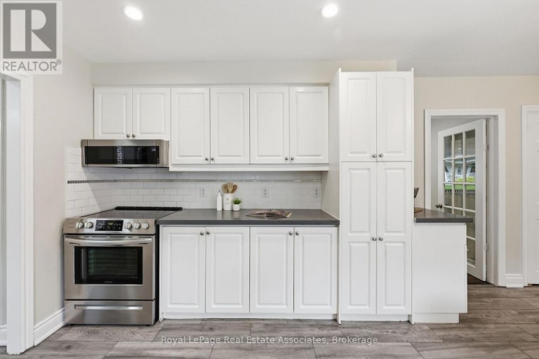 1924 BALSAM AVENUE, Mississauga (Clarkson), Ontario, L5J1L2