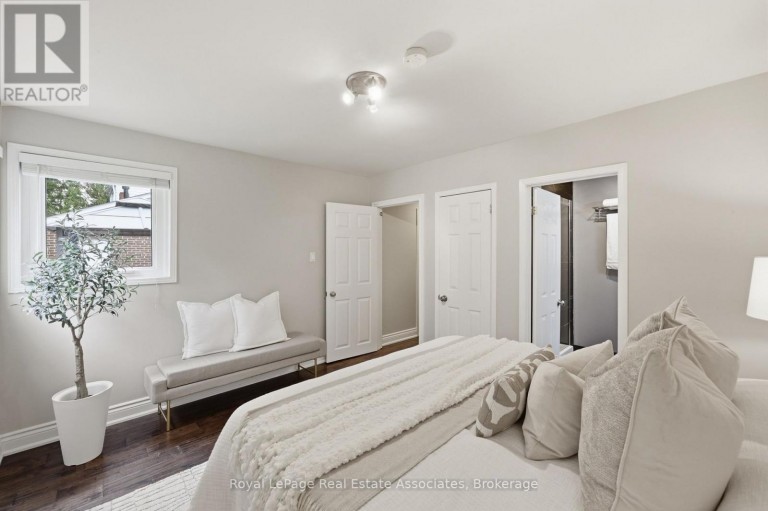 1924 BALSAM AVENUE, Mississauga (Clarkson), Ontario, L5J1L2