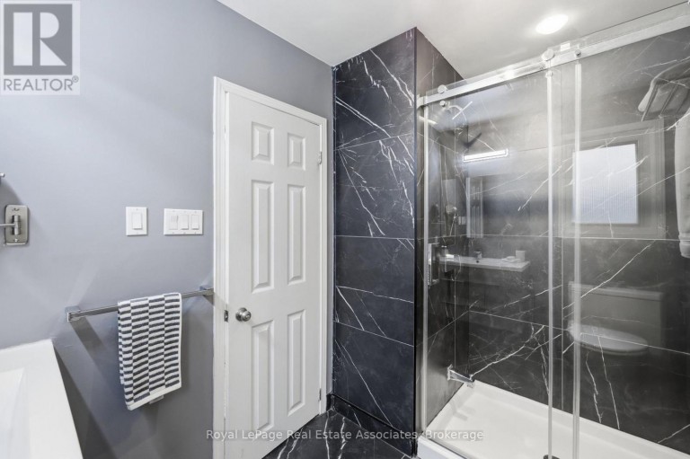 1924 BALSAM AVENUE, Mississauga (Clarkson), Ontario, L5J1L2