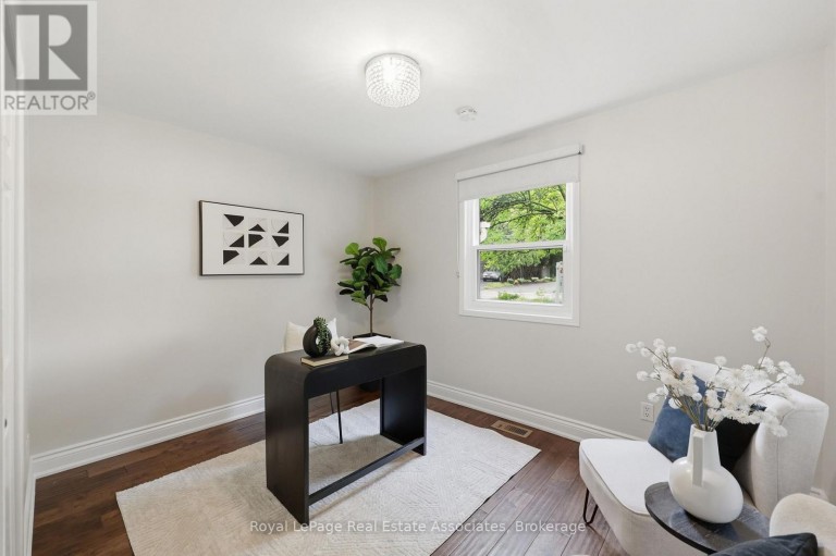 1924 BALSAM AVENUE, Mississauga (Clarkson), Ontario, L5J1L2