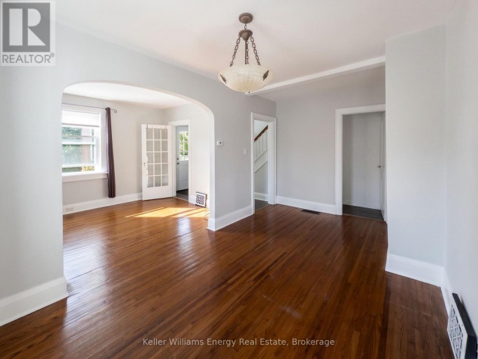 204 GIBB STREET, Oshawa (Vanier), Ontario, L1J1Y7