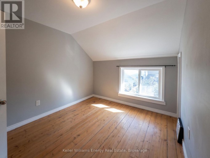 204 GIBB STREET, Oshawa (Vanier), Ontario, L1J1Y7