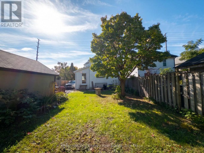204 GIBB STREET, Oshawa (Vanier), Ontario, L1J1Y7