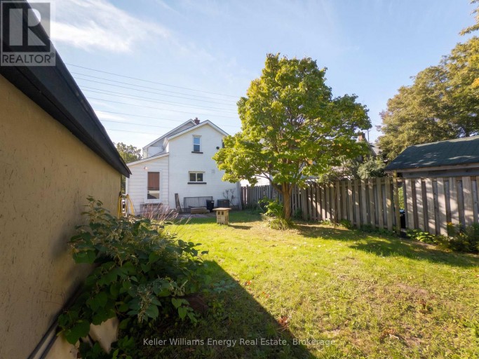 204 GIBB STREET, Oshawa (Vanier), Ontario, L1J1Y7