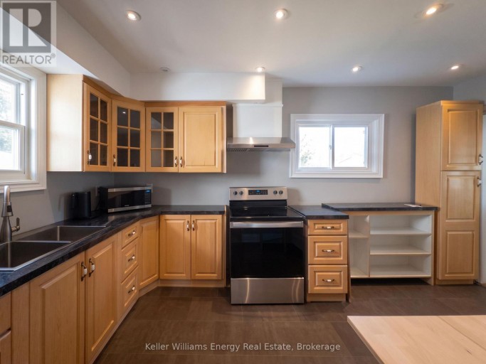 204 GIBB STREET, Oshawa (Vanier), Ontario, L1J1Y7