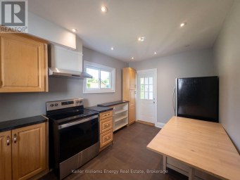 204 GIBB STREET Oshawa (Vanier) Ontario photo 4