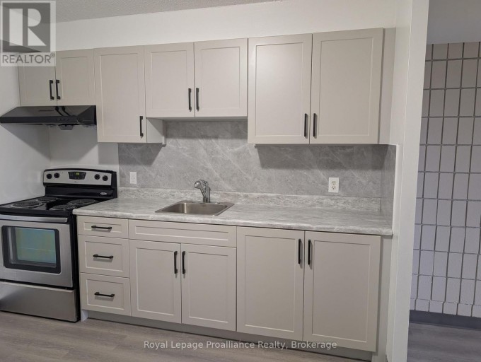 4 - 1837 LANSDOWNE STREET W, Peterborough (Otonabee Ward 1), Ontario, K9K1R4