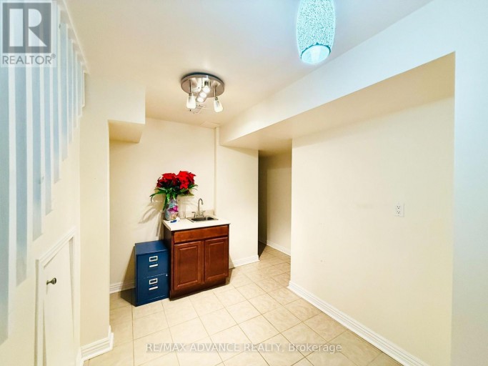 137 LARAMIE CRESCENT, Vaughan (Patterson), Ontario, L6A0R1