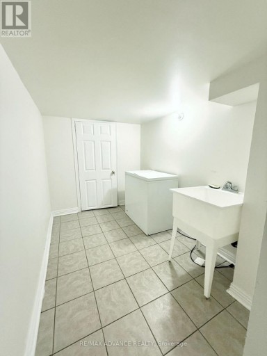 137 LARAMIE CRESCENT, Vaughan (Patterson), Ontario, L6A0R1