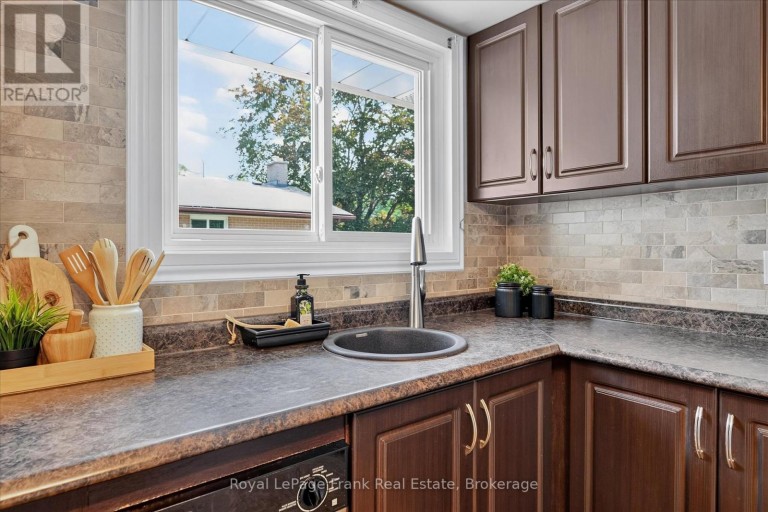870 HEMLOCK STREET, Peterborough (Northcrest Ward 5), Ontario, K9H6C9