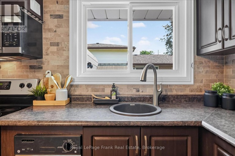 870 HEMLOCK STREET, Peterborough (Northcrest Ward 5), Ontario, K9H6C9