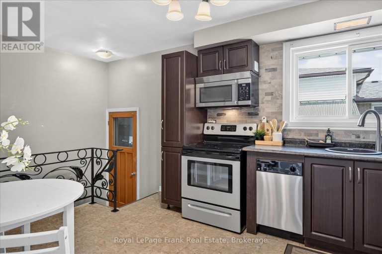 870 HEMLOCK STREET, Peterborough (Northcrest Ward 5), Ontario, K9H6C9