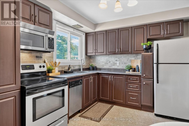 870 HEMLOCK STREET, Peterborough (Northcrest Ward 5), Ontario, K9H6C9
