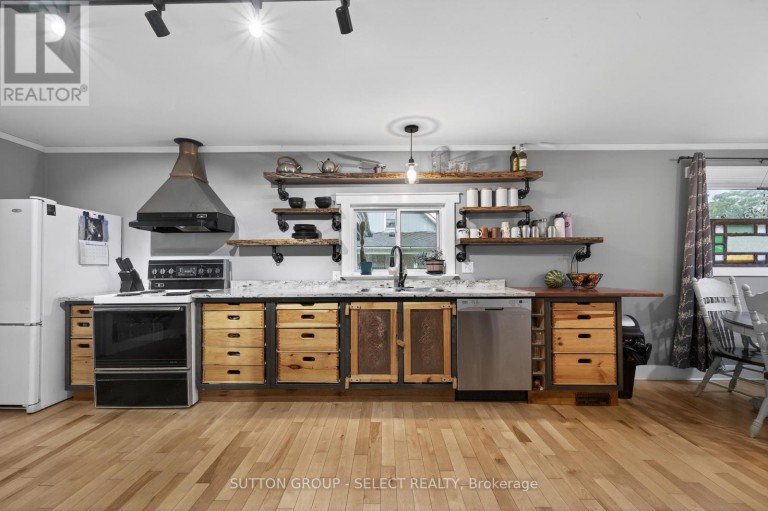 152 ELM STREET, West Elgin (West Lorne), Ontario, N0L2P0