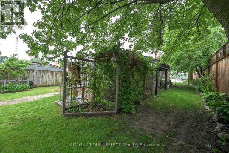 152 ELM STREET, West Elgin (West Lorne), Ontario, N0L2P0