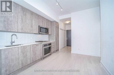 201 - 181 BEDFORD ROAD Toronto (Annex) Ontario photo 13