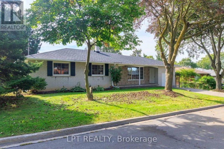 67 WOODTHORPE ROAD, Toronto (Victoria Village), Ontario, M4A1S6
