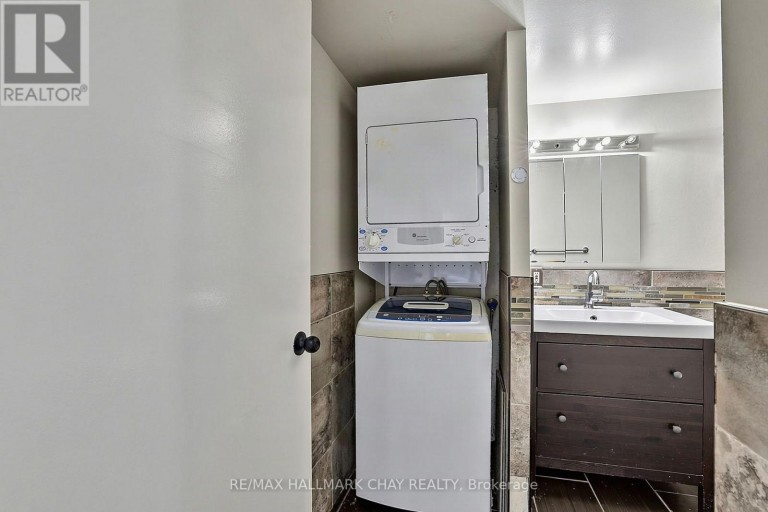705 - 326 MAJOR MACKENZIE DRIVE E, Richmond Hill (Crosby), Ontario, L4C8T4