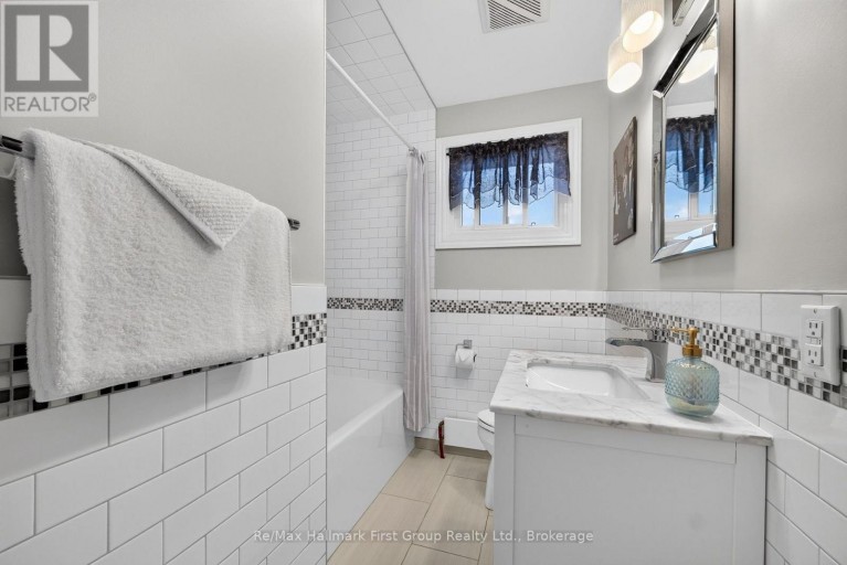 10 LINCOLN STREET, Ajax (Central West), Ontario, L1S6C8