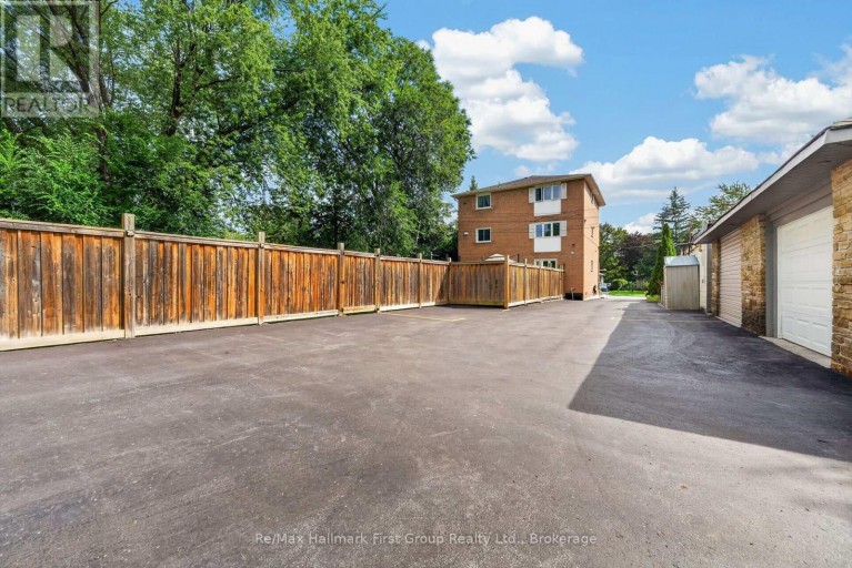 10 LINCOLN STREET, Ajax (Central West), Ontario, L1S6C8