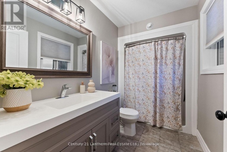 20846 LOYALIST PARKWAY, Prince Edward County (Ameliasburg Ward), Ontario, K0K1T0