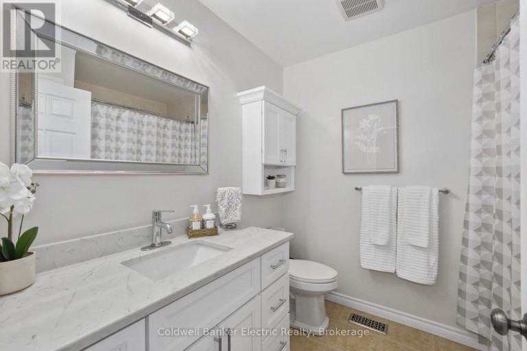 1988 MAPLERIDGE DRIVE, Peterborough (Monaghan Ward 2), Ontario, K9K1Z7