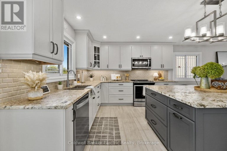 1988 MAPLERIDGE DRIVE, Peterborough (Monaghan Ward 2), Ontario, K9K1Z7