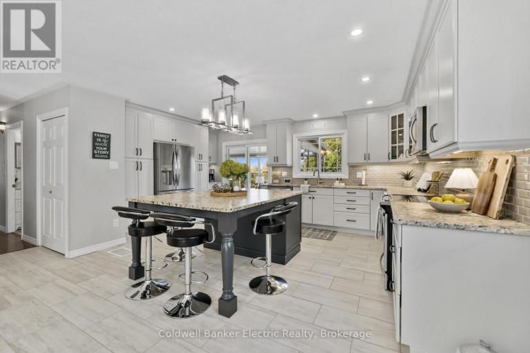 1988 MAPLERIDGE DRIVE, Peterborough (Monaghan Ward 2), Ontario, K9K1Z7