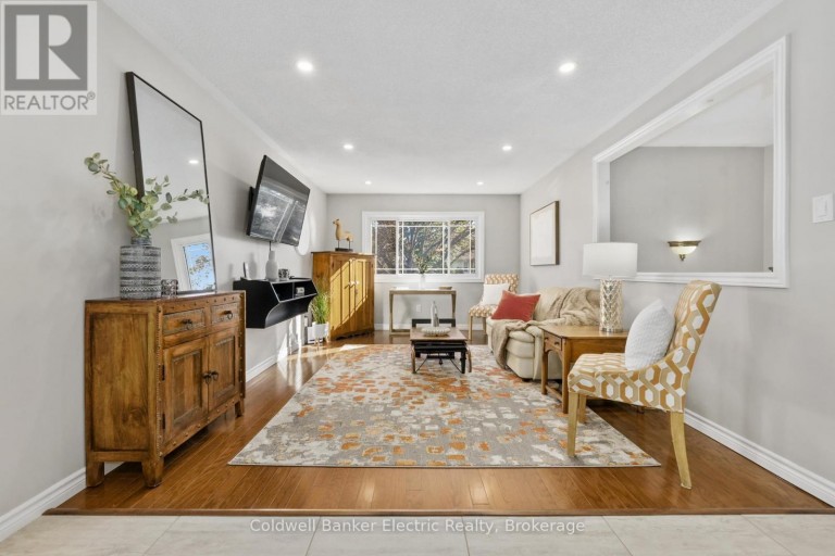 1988 MAPLERIDGE DRIVE, Peterborough (Monaghan Ward 2), Ontario, K9K1Z7
