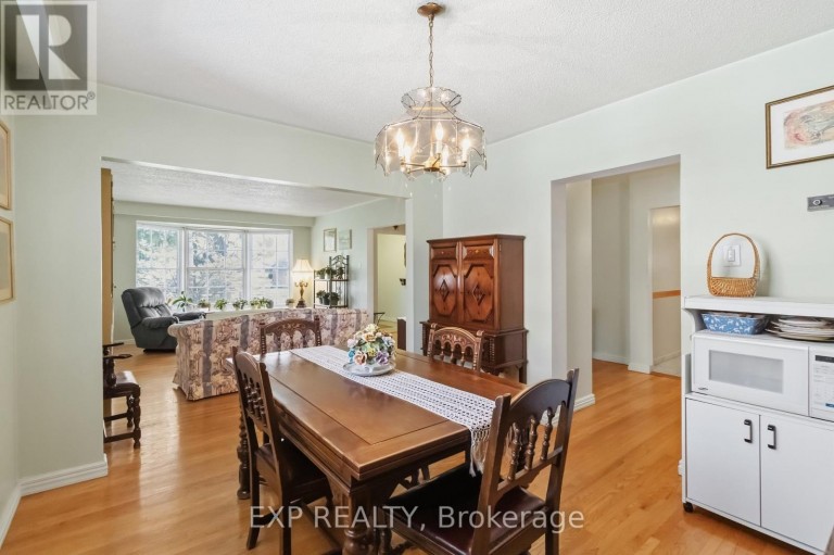 152 HILDA AVENUE, Toronto (Newtonbrook West), Ontario, M2M1V9