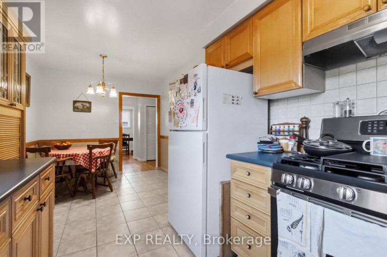 152 HILDA AVENUE, Toronto (Newtonbrook West), Ontario, M2M1V9