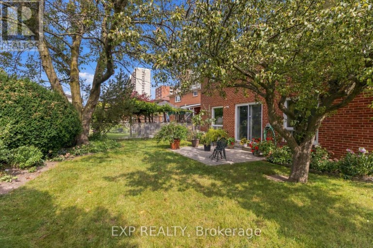152 HILDA AVENUE, Toronto (Newtonbrook West), Ontario, M2M1V9