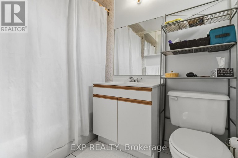 152 HILDA AVENUE, Toronto (Newtonbrook West), Ontario, M2M1V9