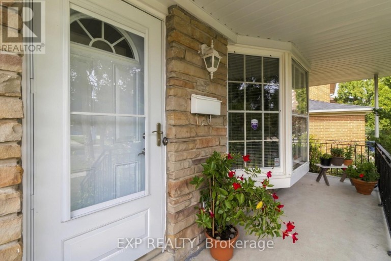 152 HILDA AVENUE, Toronto (Newtonbrook West), Ontario, M2M1V9