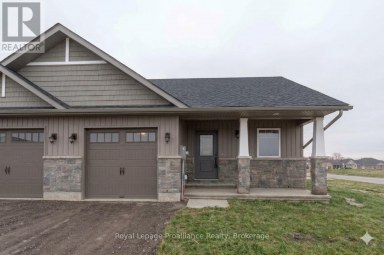 123 FARRINGTON CRESCENT Prince Edward County (Picton Ward) Ontario photo 1