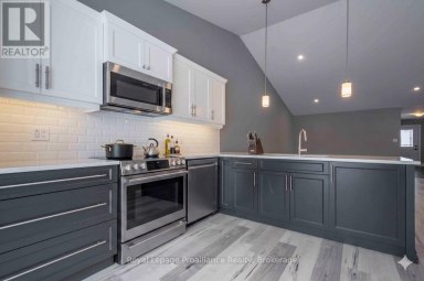 123 FARRINGTON CRESCENT Prince Edward County (Picton Ward) Ontario photo 5