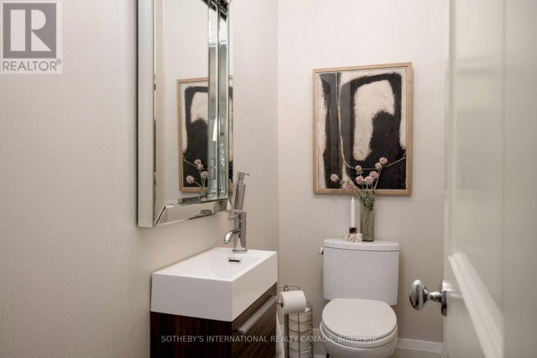 106 HIGHLAND AVENUE, Toronto (Rosedale-Moore Park), Ontario, M4W2A6