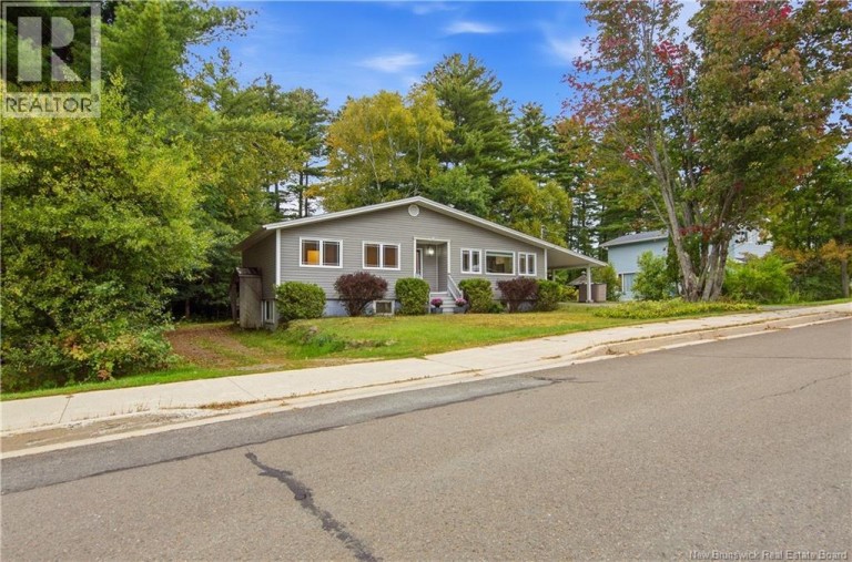 40 DeWitt Acres, Fredericton, New Brunswick, E3A6S2