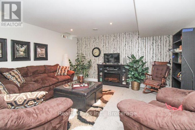 1235 HAGGIS DRIVE, Peterborough (Monaghan Ward 2), Ontario, K9K2T1