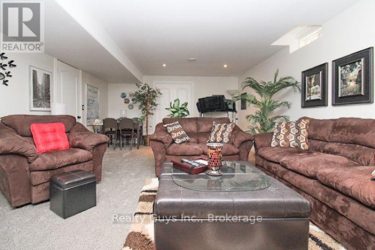 1235 HAGGIS DRIVE, Peterborough (Monaghan Ward 2), Ontario, K9K2T1