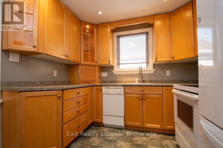 445 ARNDON AVENUE, Peterborough (Otonabee Ward 1), Ontario, K9J4A7