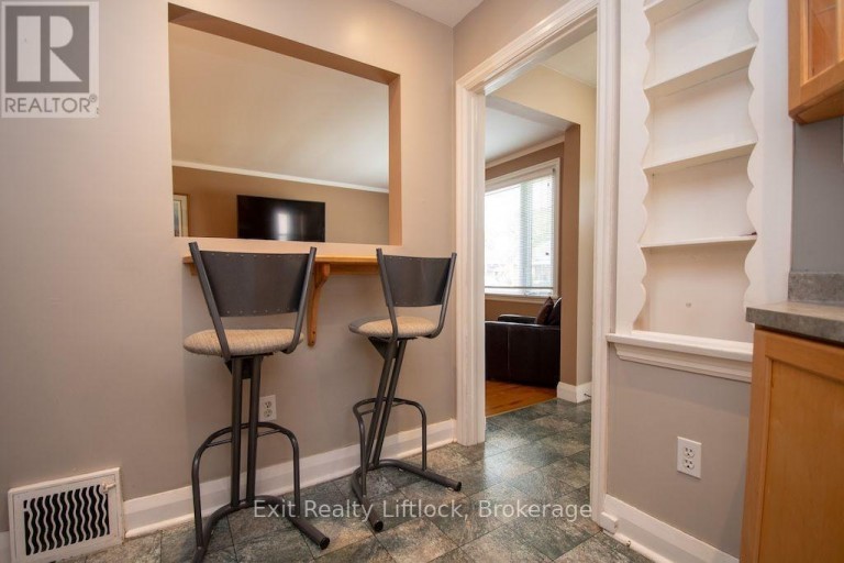 445 ARNDON AVENUE, Peterborough (Otonabee Ward 1), Ontario, K9J4A7
