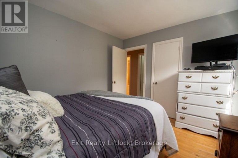 445 ARNDON AVENUE, Peterborough (Otonabee Ward 1), Ontario, K9J4A7