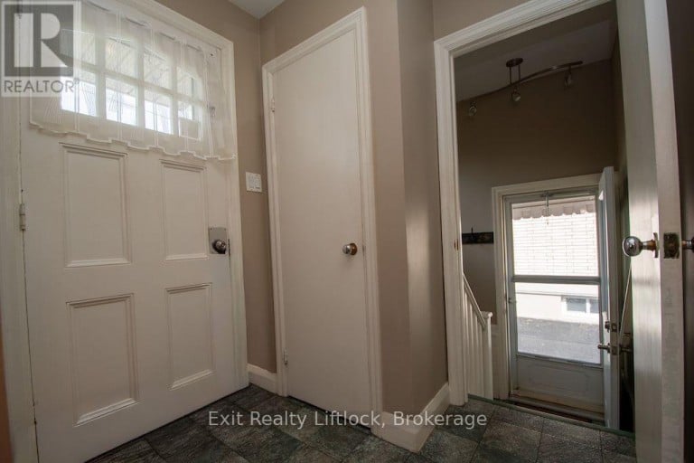445 ARNDON AVENUE, Peterborough (Otonabee Ward 1), Ontario, K9J4A7