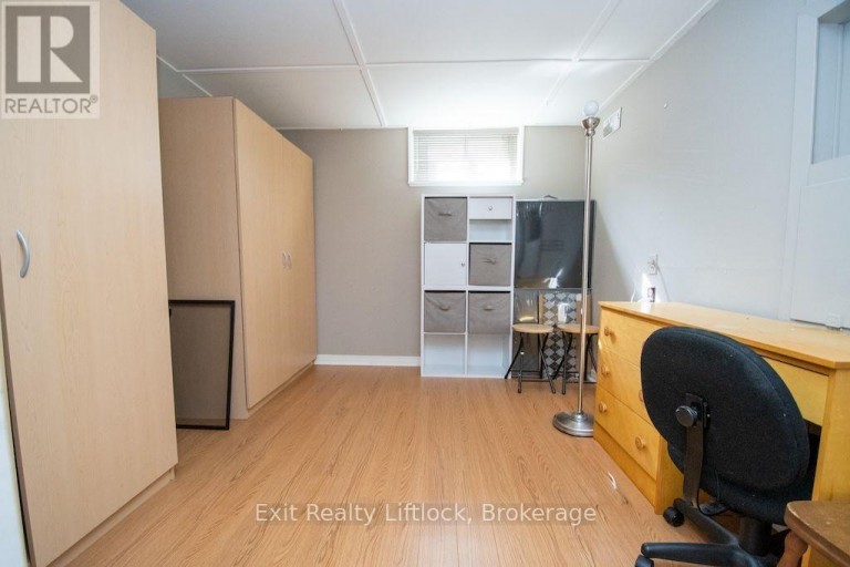 445 ARNDON AVENUE, Peterborough (Otonabee Ward 1), Ontario, K9J4A7