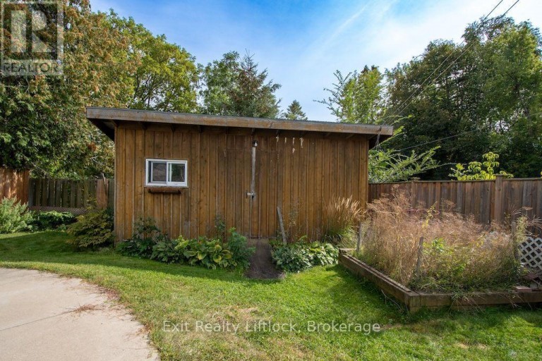 445 ARNDON AVENUE, Peterborough (Otonabee Ward 1), Ontario, K9J4A7