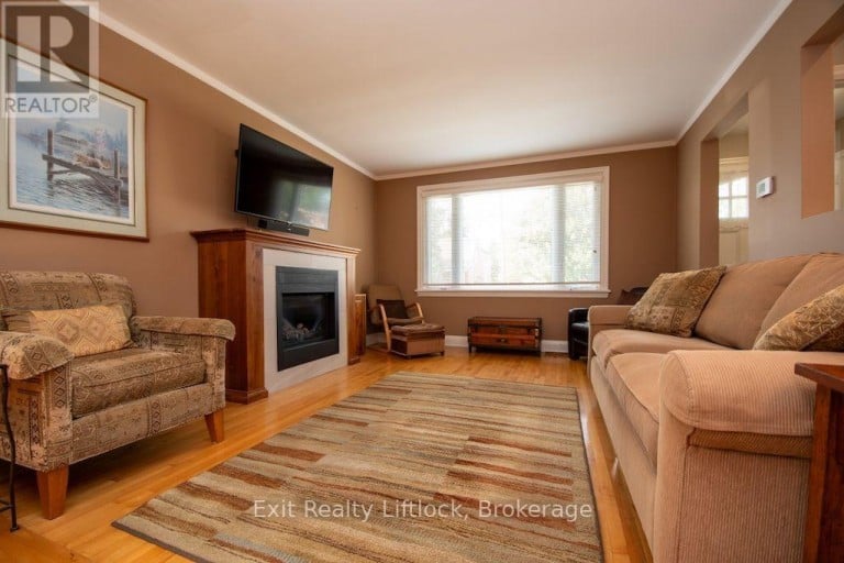 445 ARNDON AVENUE, Peterborough (Otonabee Ward 1), Ontario, K9J4A7