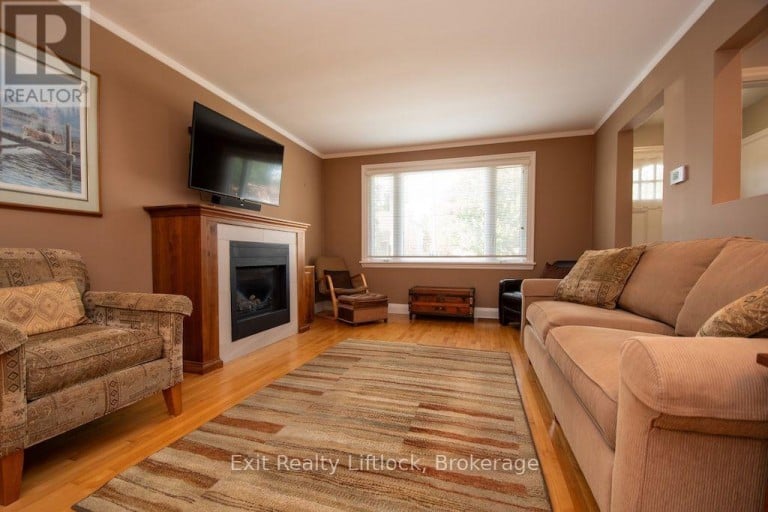 445 ARNDON AVENUE, Peterborough (Otonabee Ward 1), Ontario, K9J4A7