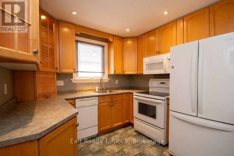 445 ARNDON AVENUE, Peterborough (Otonabee Ward 1), Ontario, K9J4A7